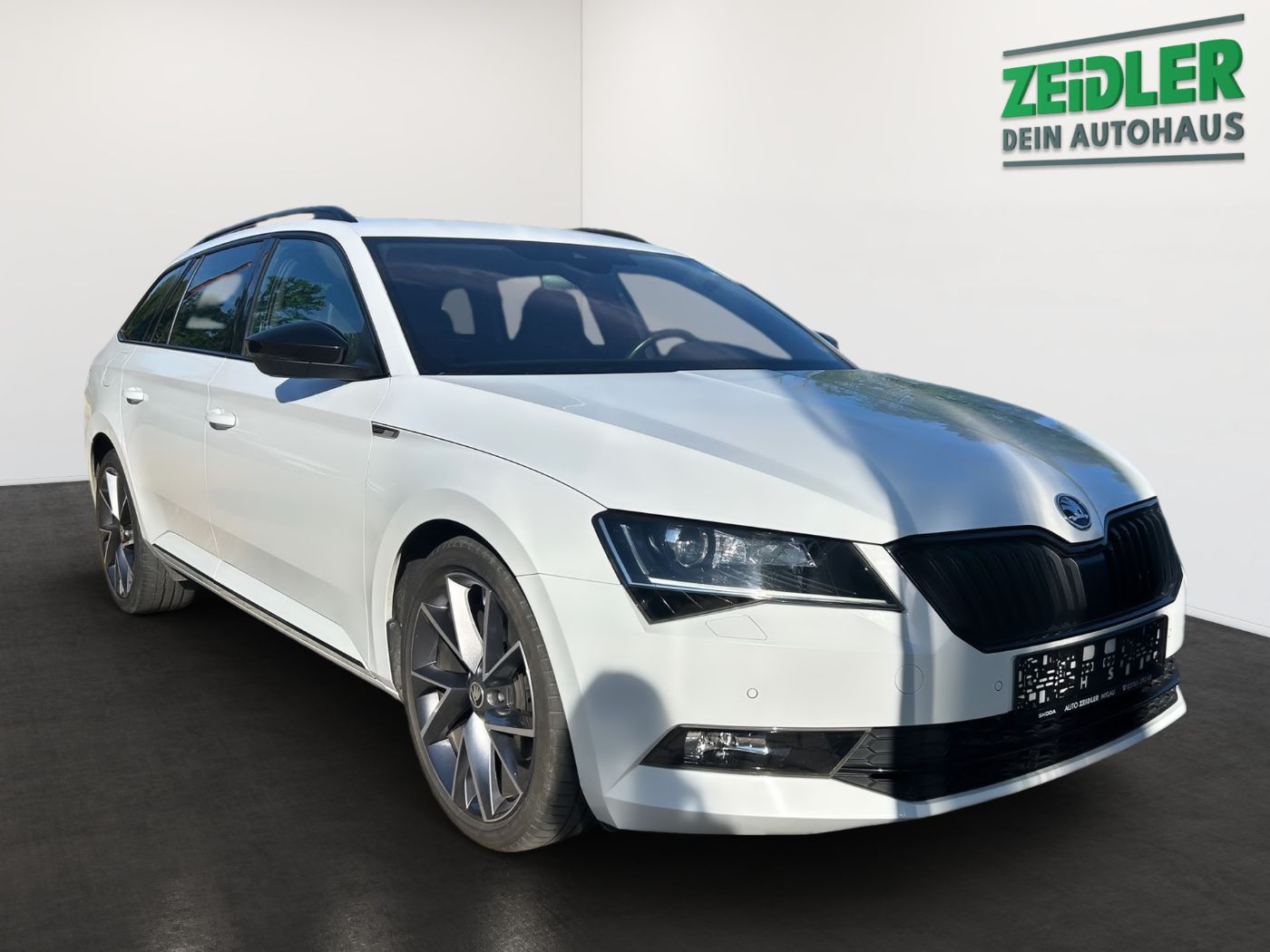 Škoda Superb Combi 2.0 TDI 4x4 Sportline AHK Navi ACC Bild 3