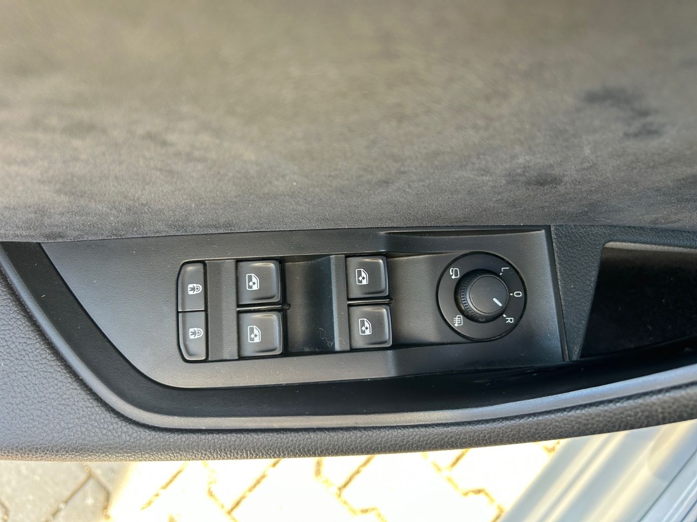 Škoda Superb Combi 2.0 TDI 4x4 Sportline AHK Navi ACC Bild 16