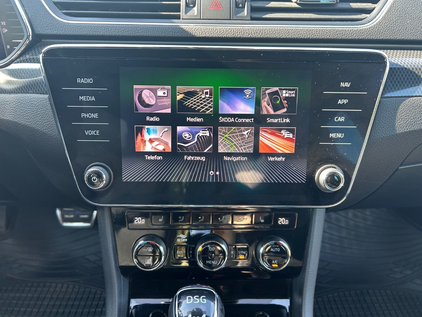 Škoda Superb Combi 2.0 TDI 4x4 Sportline AHK Navi ACC Bild 9