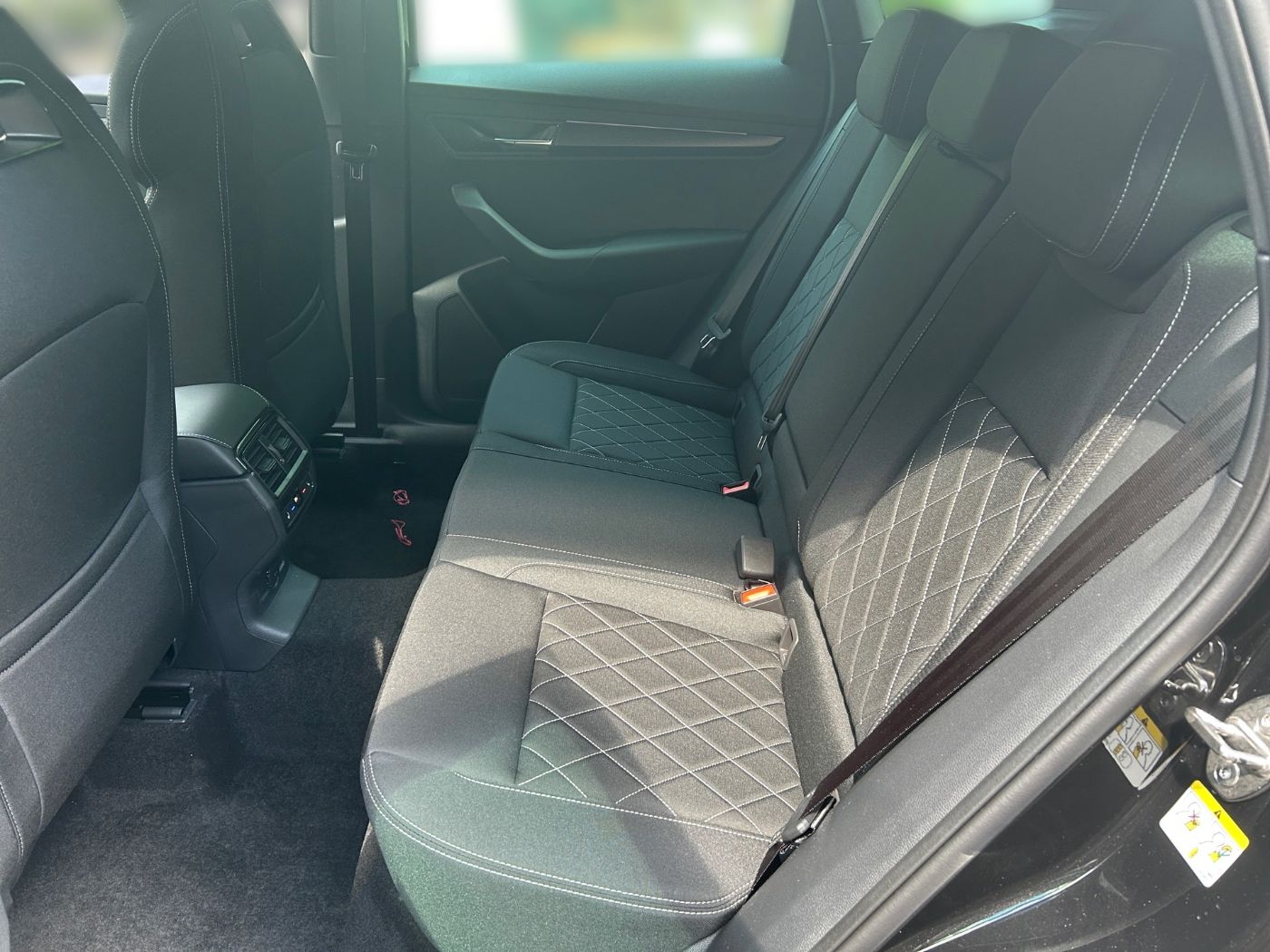 Škoda Karoq Sportline 2,0 TSI 4x4 DSG Navi Pano Kam. Bild 11