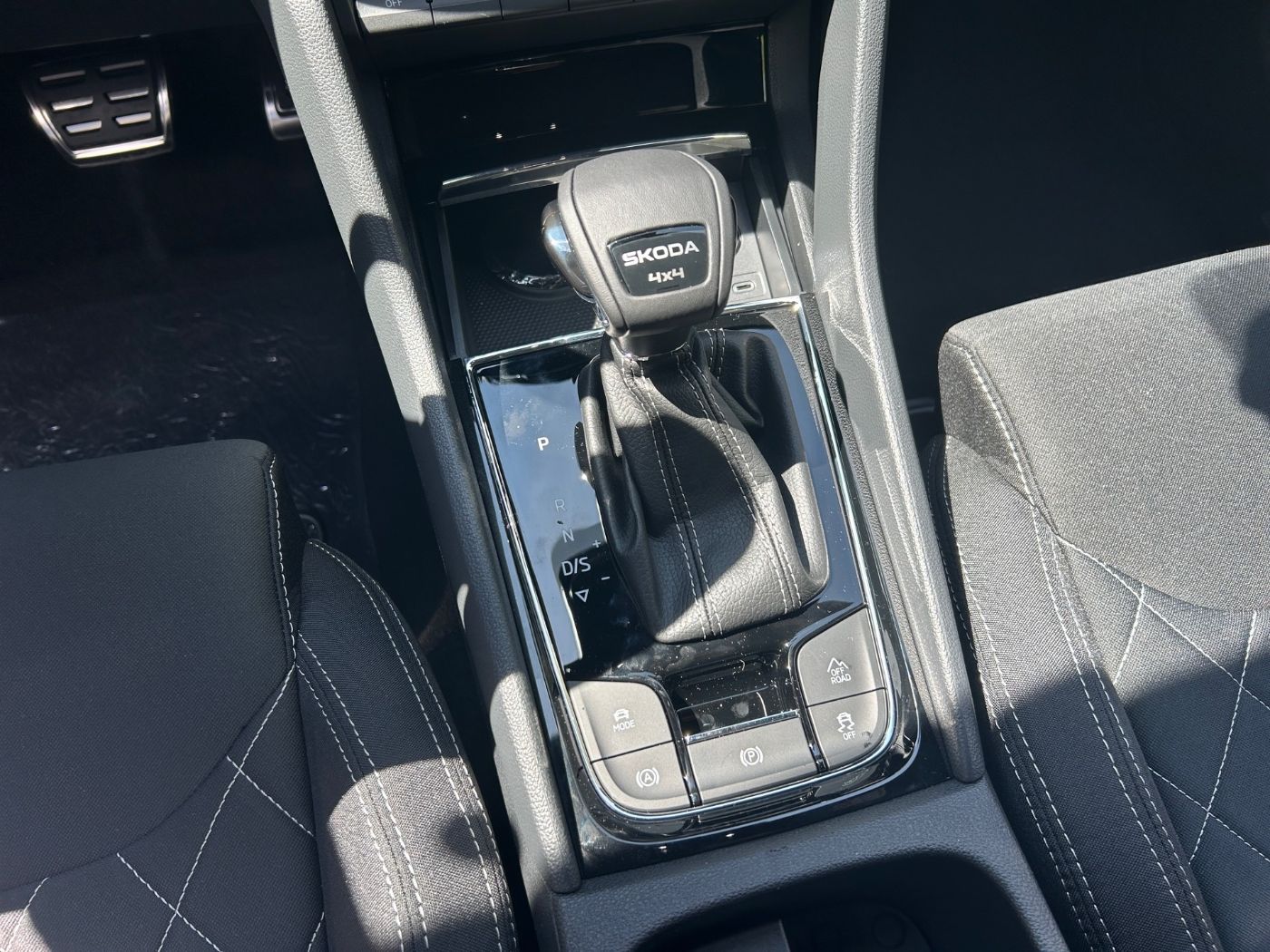 Škoda Karoq Sportline 2,0 TSI 4x4 DSG Navi Pano Kam. Bild 16