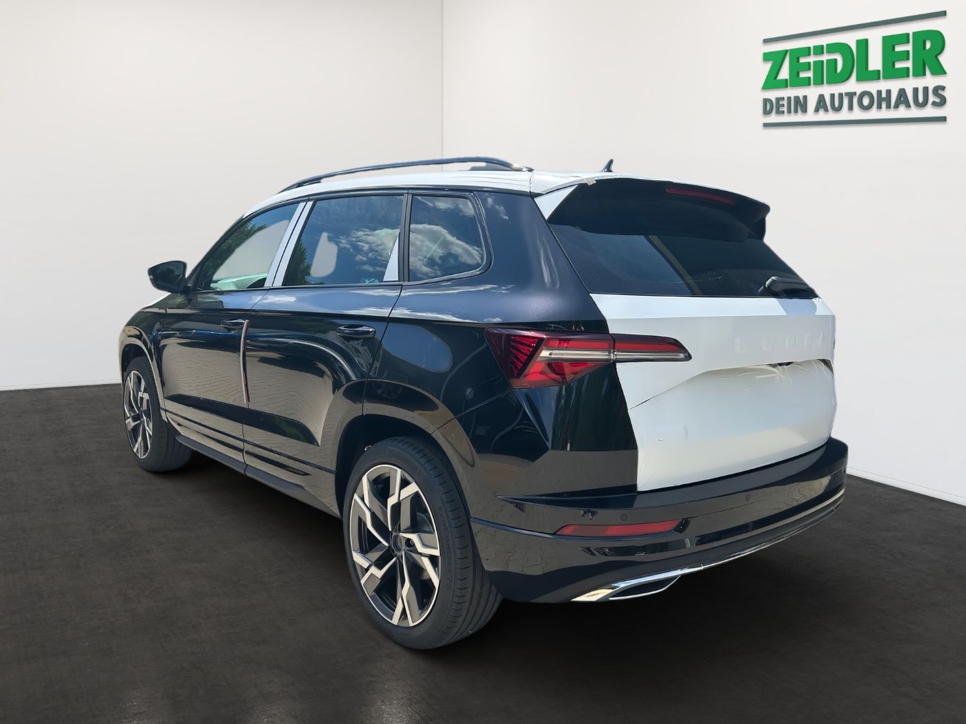 Škoda Karoq Sportline 2,0 TSI 4x4 DSG Navi Pano Kam. Bild 2