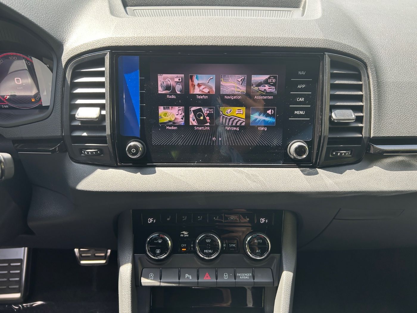 Škoda Karoq Sportline 2,0 TSI 4x4 DSG Navi Pano Kam. Bild 9