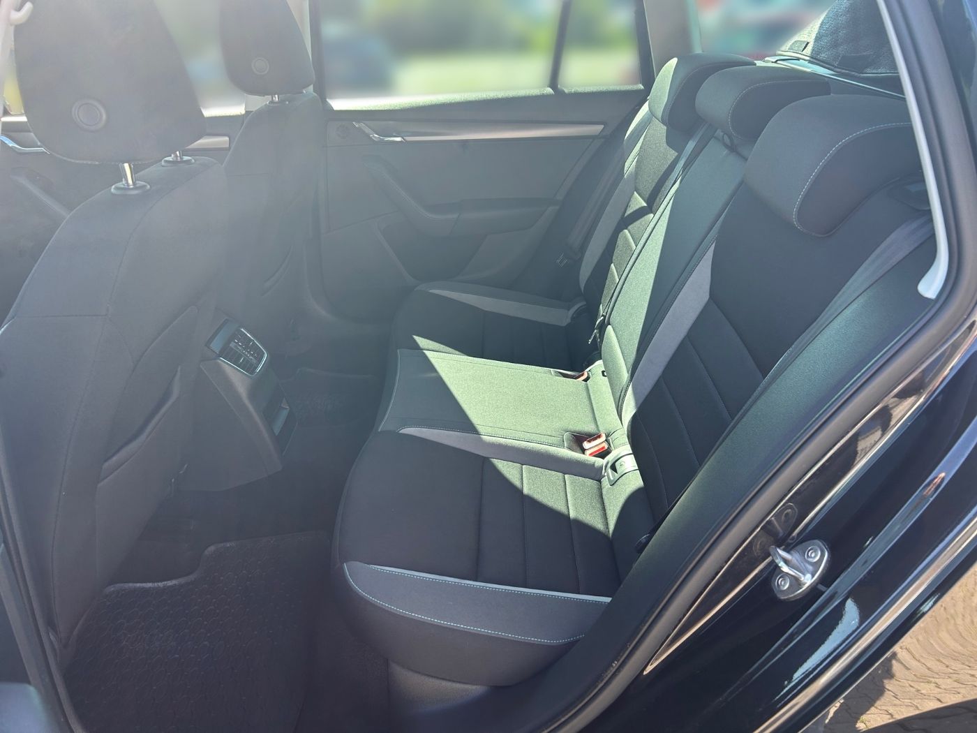 Škoda Octavia Combi Joy 1,6 TDI Green Tec LM Navi PDC Bild 11