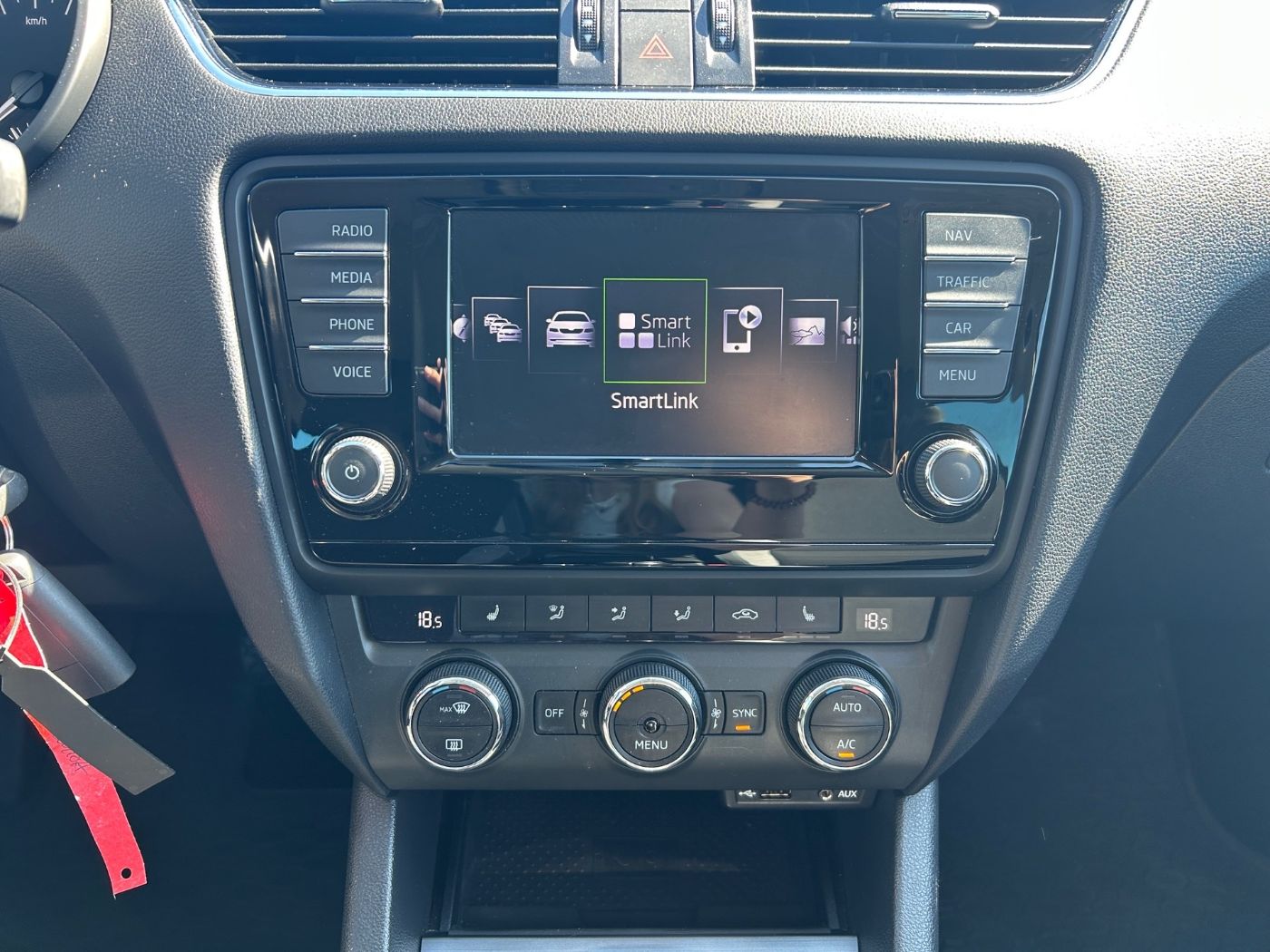 Škoda Octavia Combi Joy 1,6 TDI Green Tec LM Navi PDC Bild 9