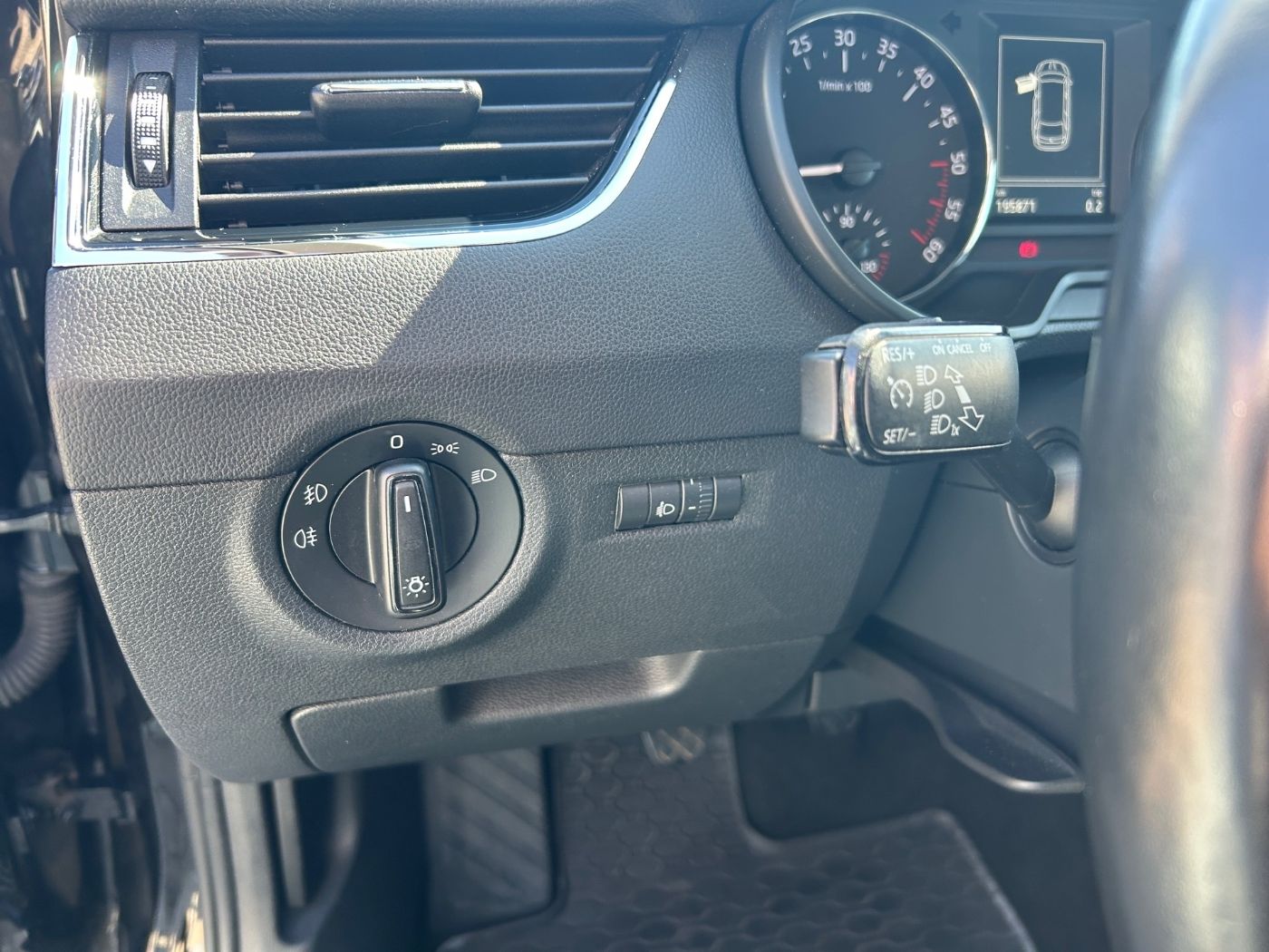 Škoda Octavia Combi Joy 1,6 TDI Green Tec LM Navi PDC Bild 14