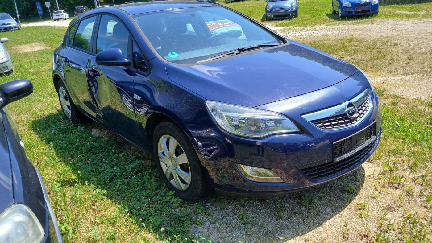 Opel Astra J 1.4 ecoFlex Selection Cool &amp; Sound-Paket Bild 2