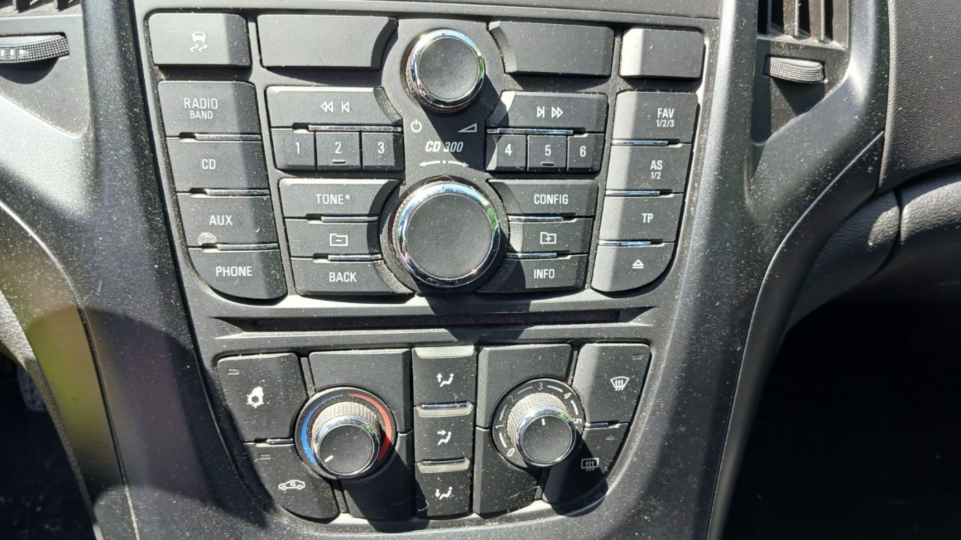 Opel Astra J 1.4 ecoFlex Selection Cool &amp; Sound-Paket Bild 6