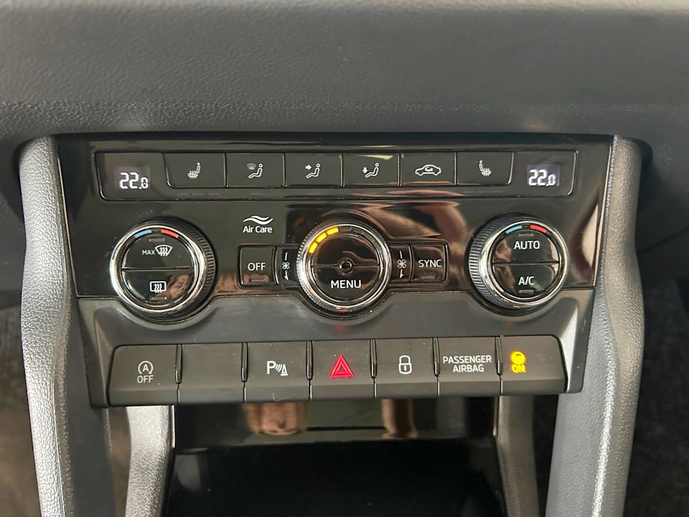 Škoda Karoq 1.5 TSI ACT Style LM Navi Pano SportS. AHK Bild 11