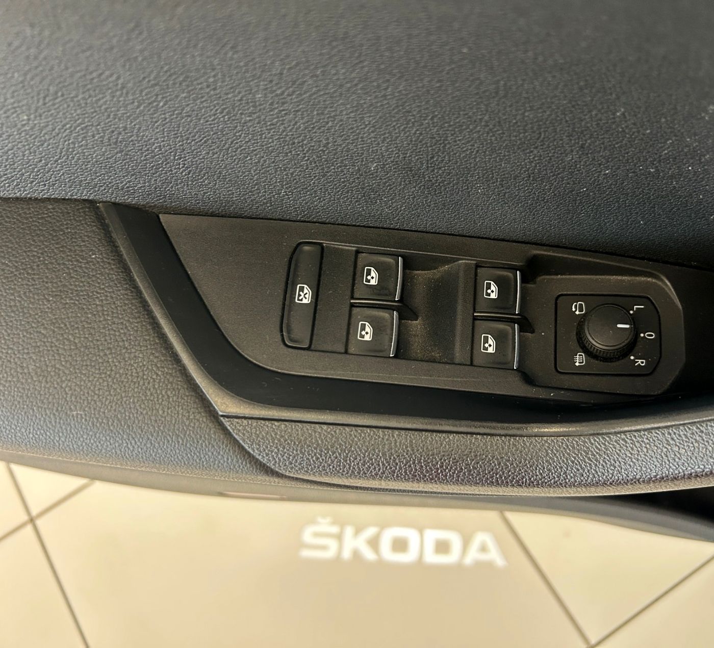 Škoda Karoq 1.5 TSI ACT Style LM Navi Pano SportS. AHK Bild 15