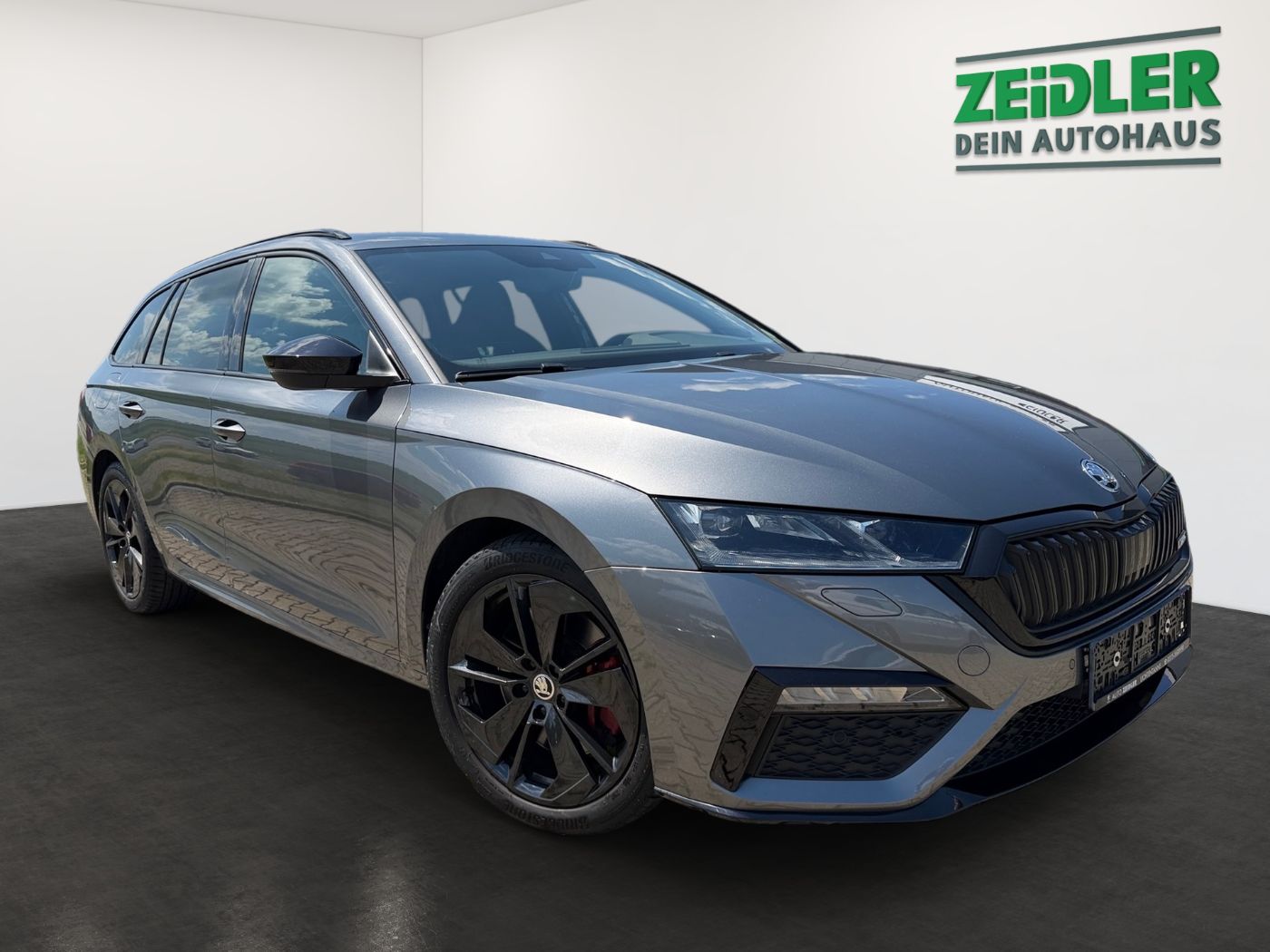 Škoda Octavia Combi RS 2.0 TSI DSG LM SportS. Standhzg. Bild 2