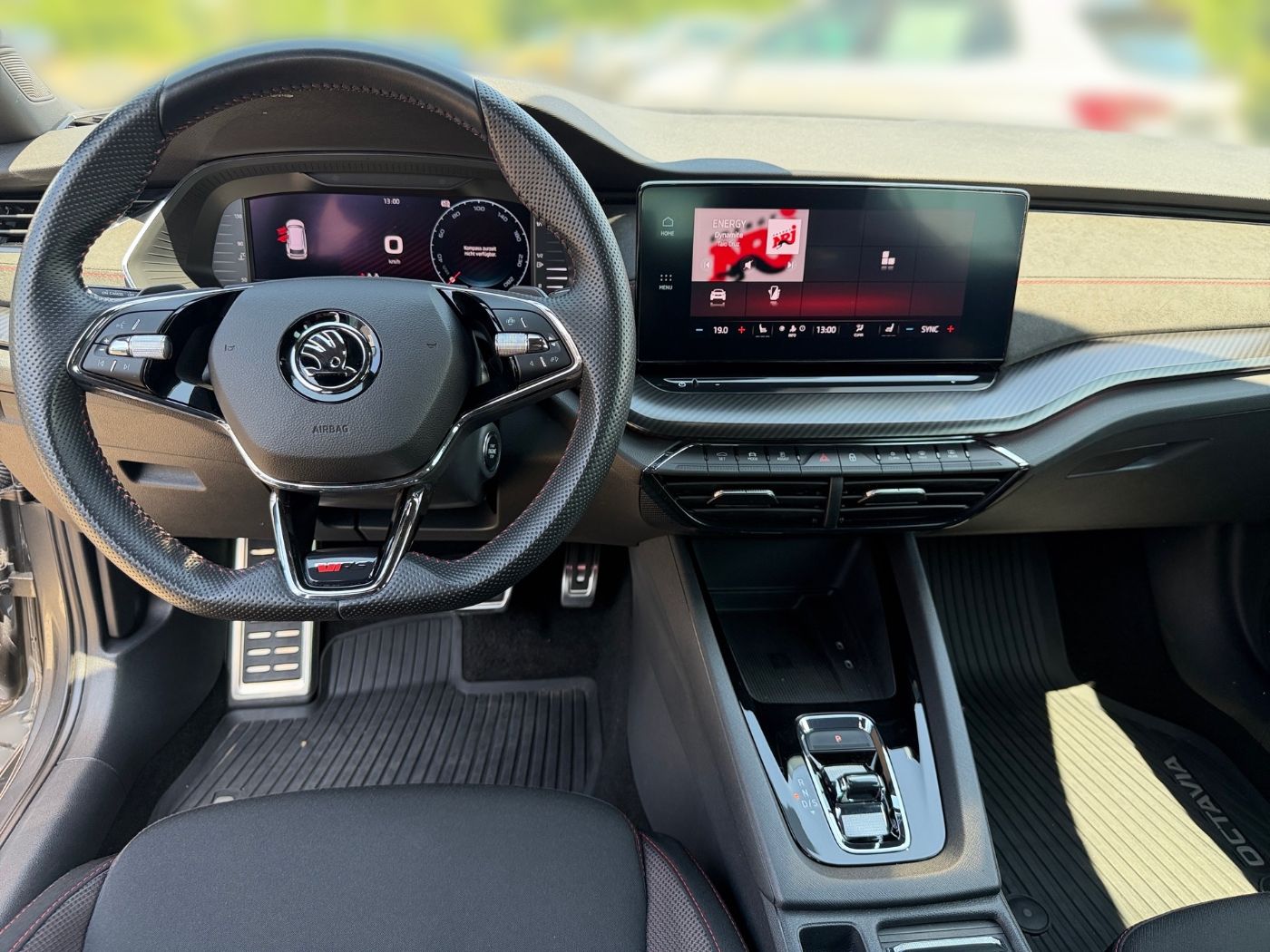 Škoda Octavia Combi RS 2.0 TSI DSG LM SportS. Standhzg. Bild 10