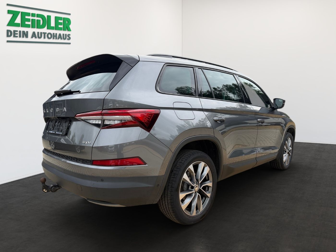 Škoda Kodiaq Tour 2.0 TSI 4x4 DSG AHK Matrix ParkAss Bild 3