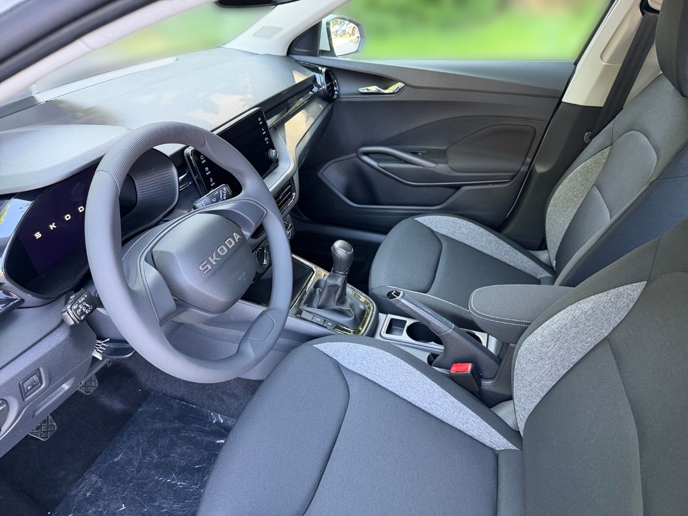 Škoda Fabia Essence 1,0 MPI LED PDC SHZ SpurH Bild 7