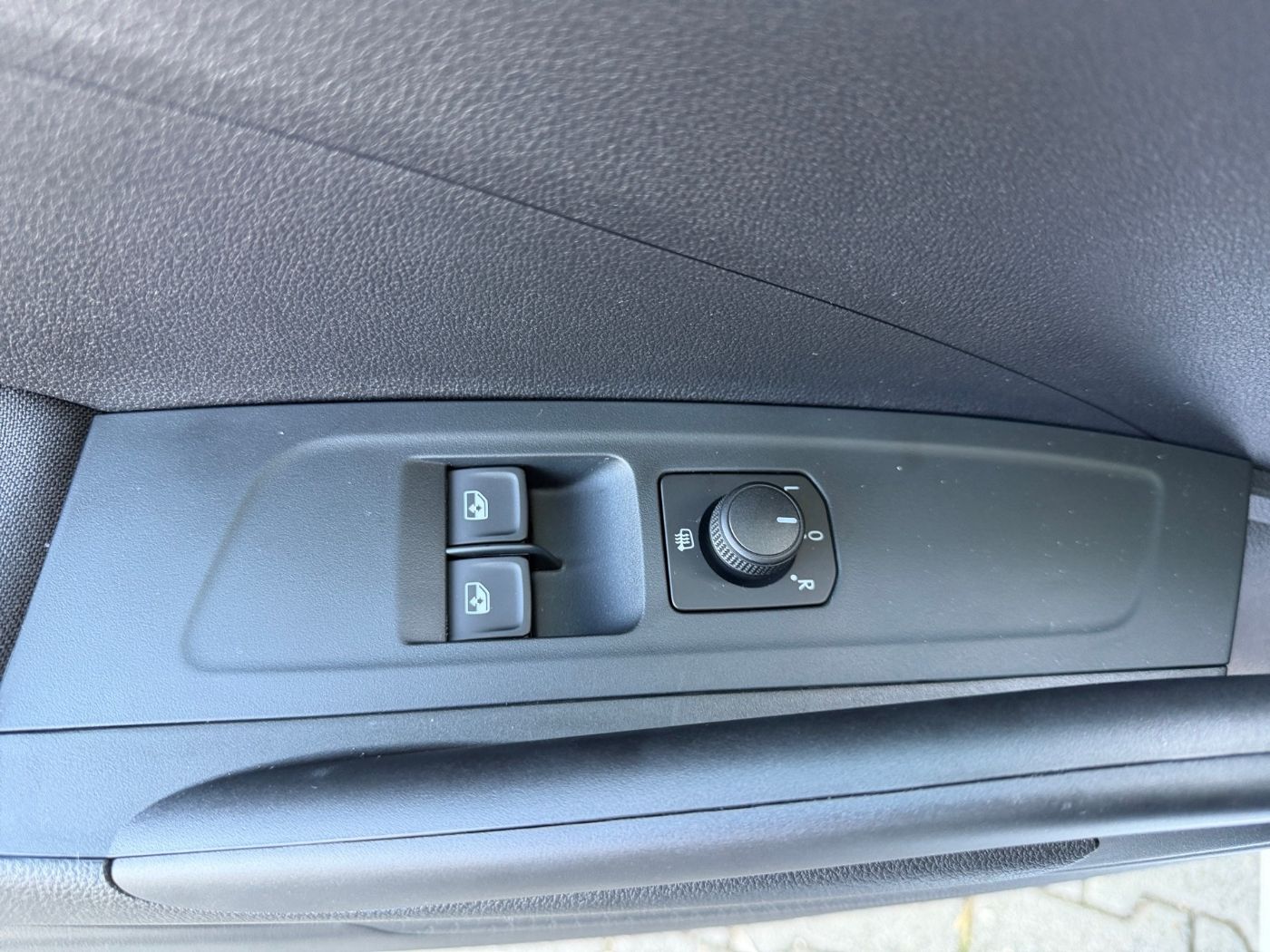 Škoda Fabia Essence 1,0 MPI LED PDC SHZ SpurH Bild 13