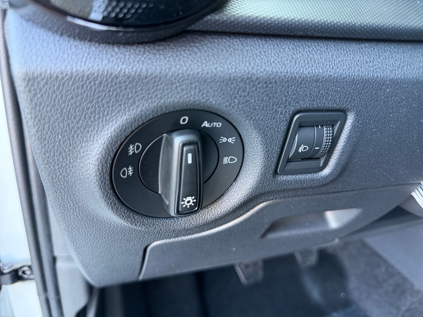 Škoda Fabia Essence 1,0 MPI LED PDC SHZ SpurH Bild 14