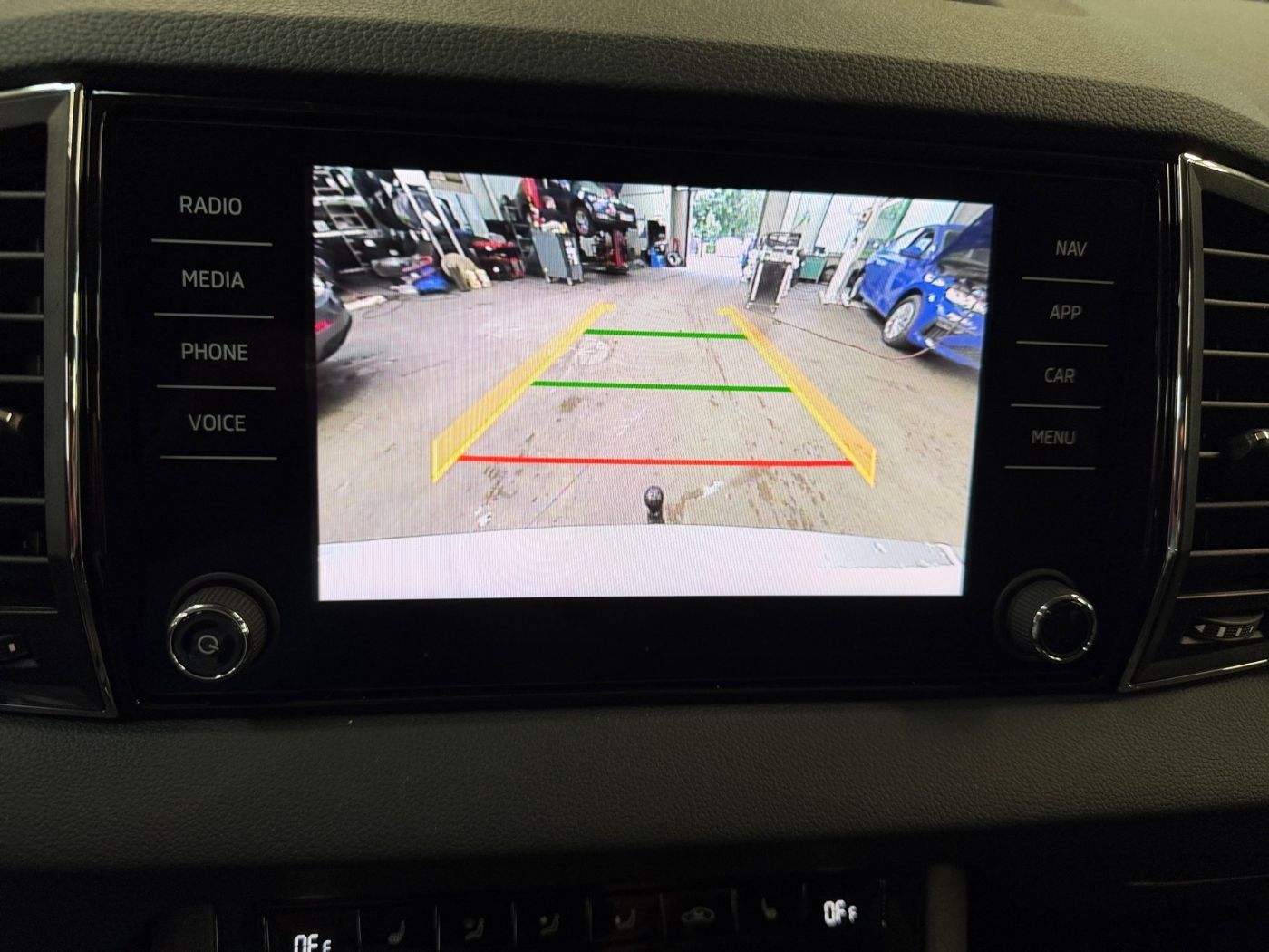 Škoda Karoq Balance 1,5 TSI DSG LM Navi Kam. 2xKlima Bild 16