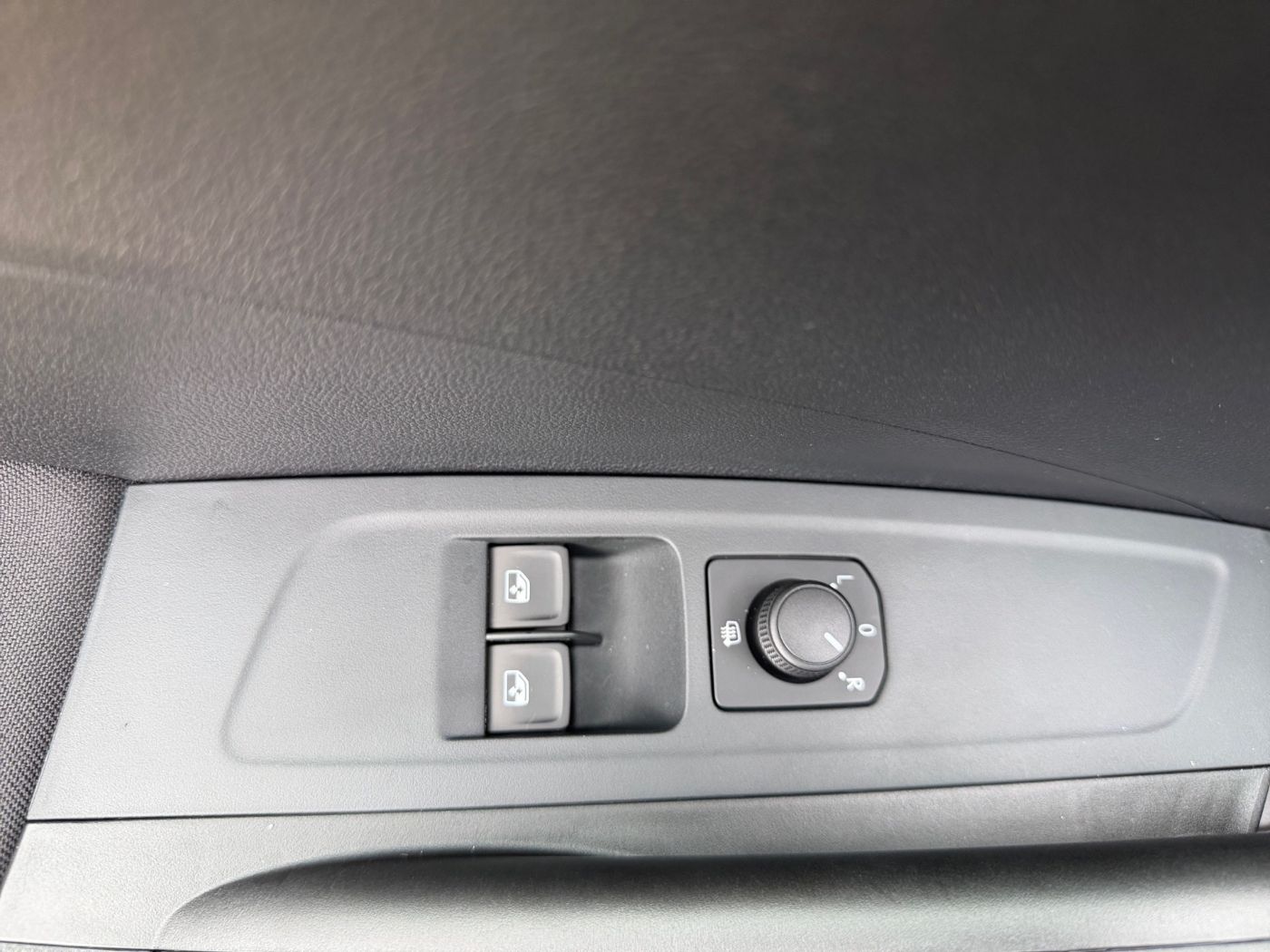 Skoda Fabia Essence 1,0 MPI LED PDC SHZ SpurH Bild 13