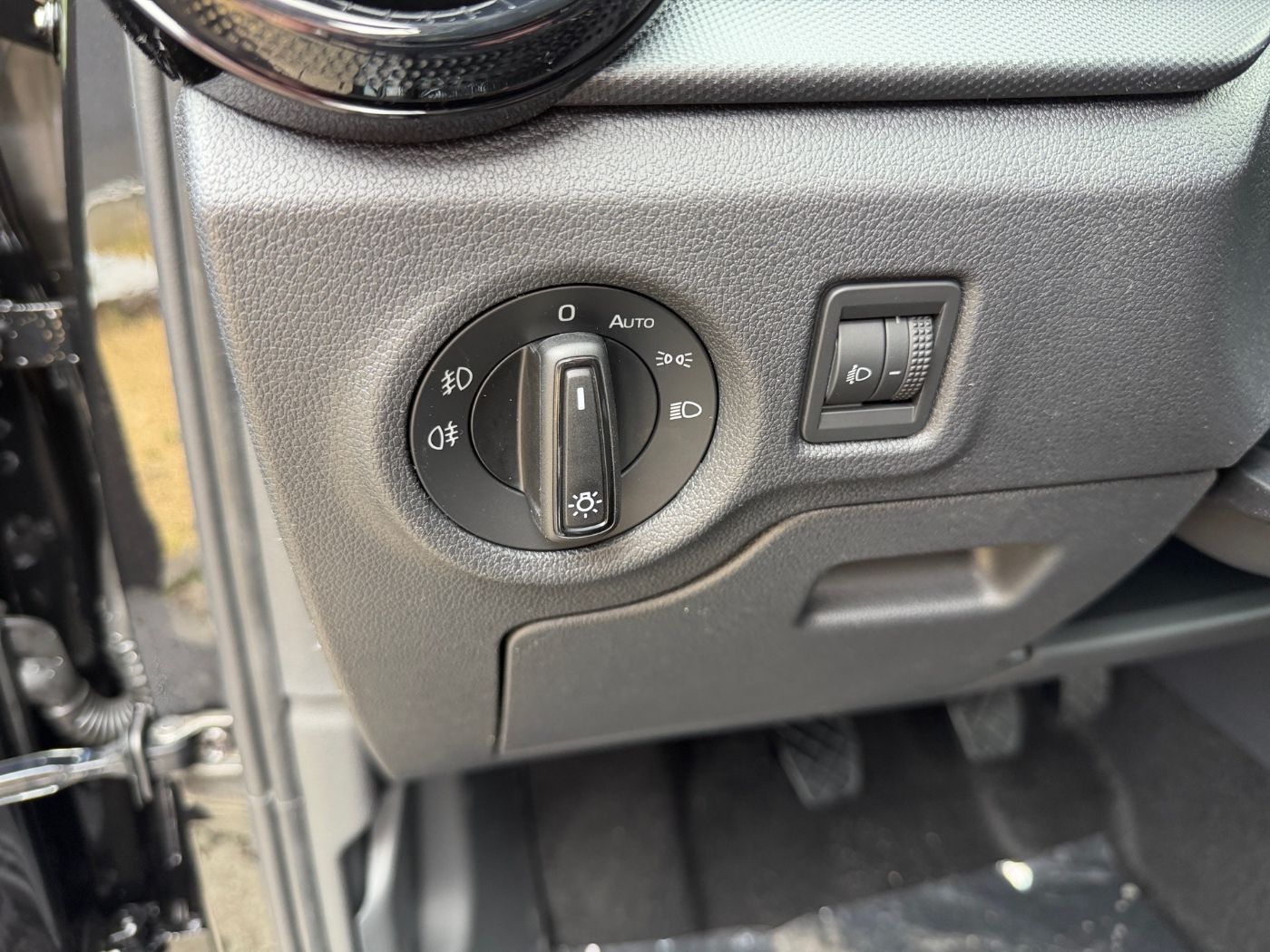 Skoda Fabia Essence 1,0 MPI LED PDC SHZ SpurH Bild 14