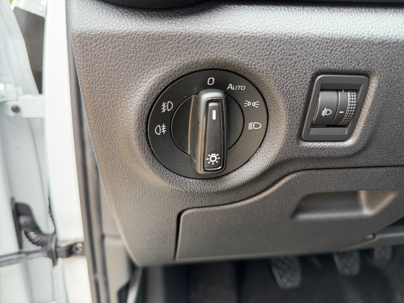 Škoda Fabia 1.0 TSI Essence LED PDC SHZ SpurH Bild 14