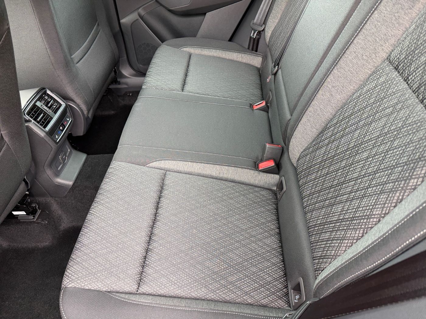 Škoda Karoq Balance 1.5 TSI ACT LM Navi Kam. 2xKlima Bild 11