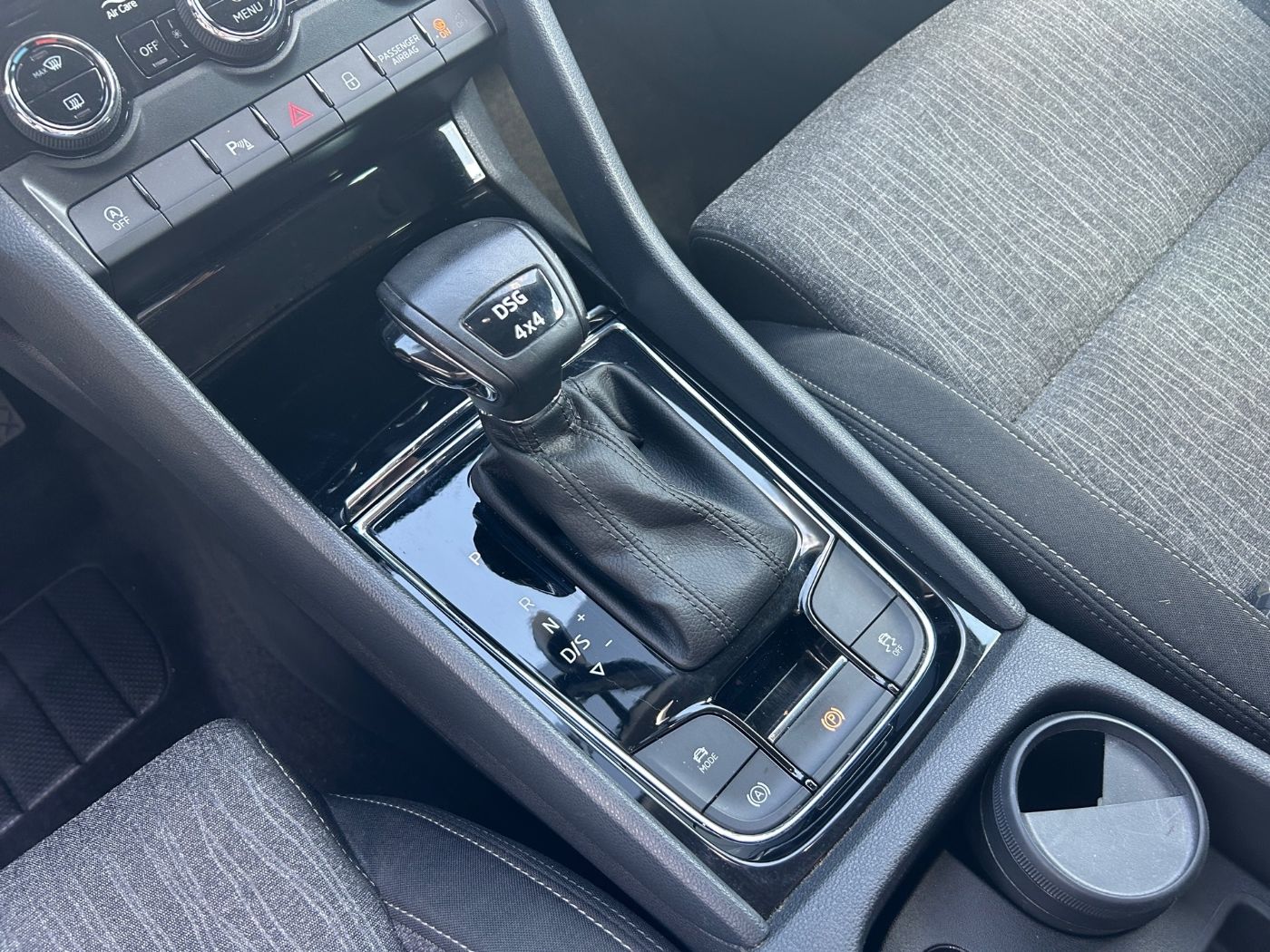 Škoda Karoq 2.0 TDI 4x4 Style LM Kam. 2xKlima AHK Bild 14