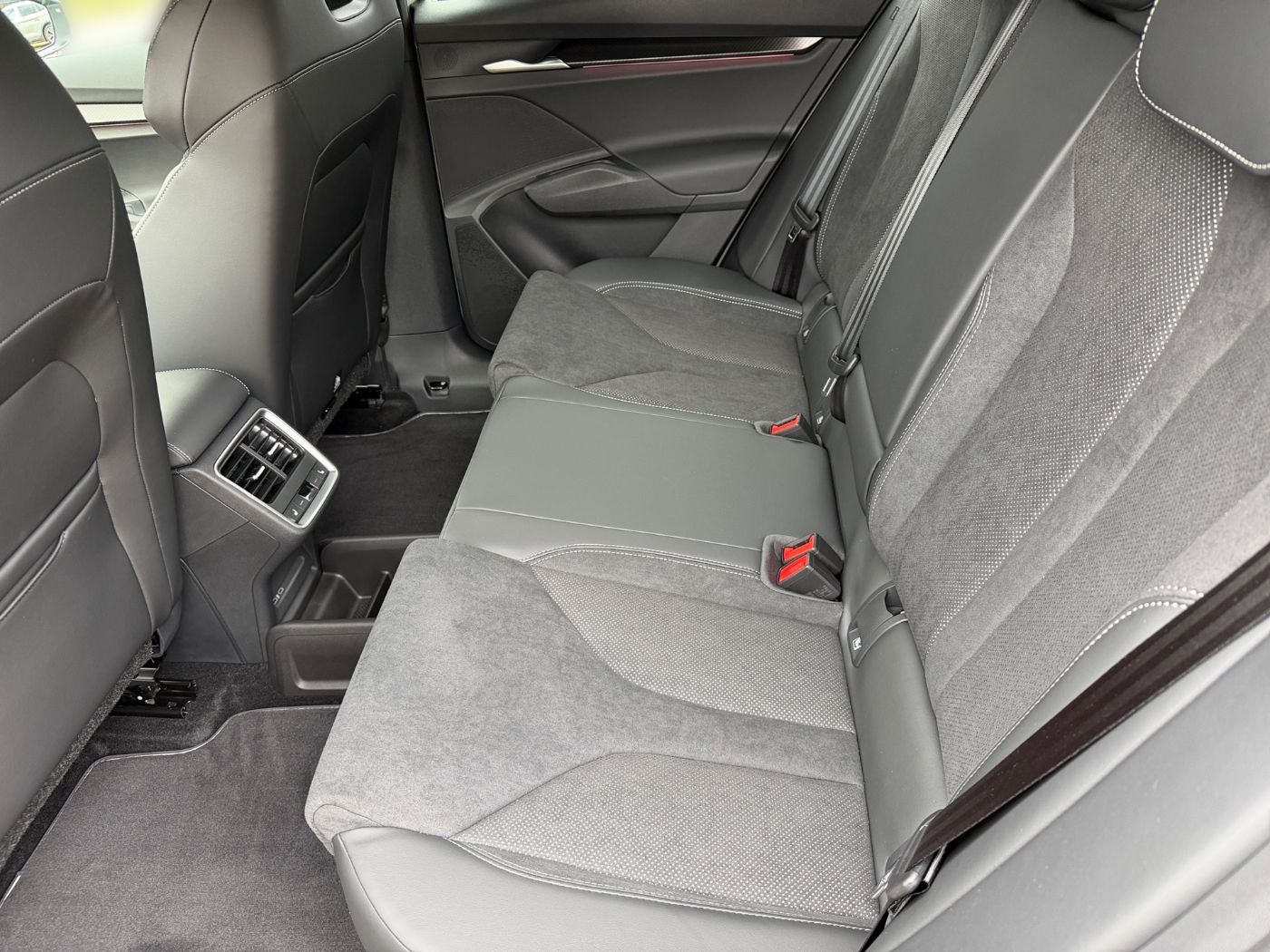 Škoda Elroq Sportline 60 140kW Sport Winter AHZV Maxx Bild 11