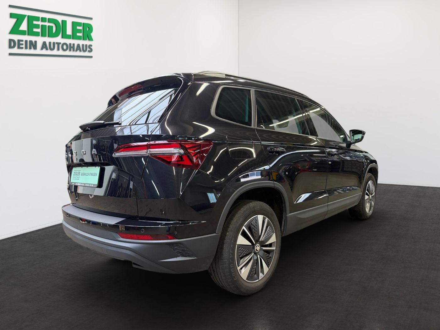 Škoda Karoq Tour 2,0 TDI DSG AHZV Navi RFK KlimaA 4xSHZ Bild 3
