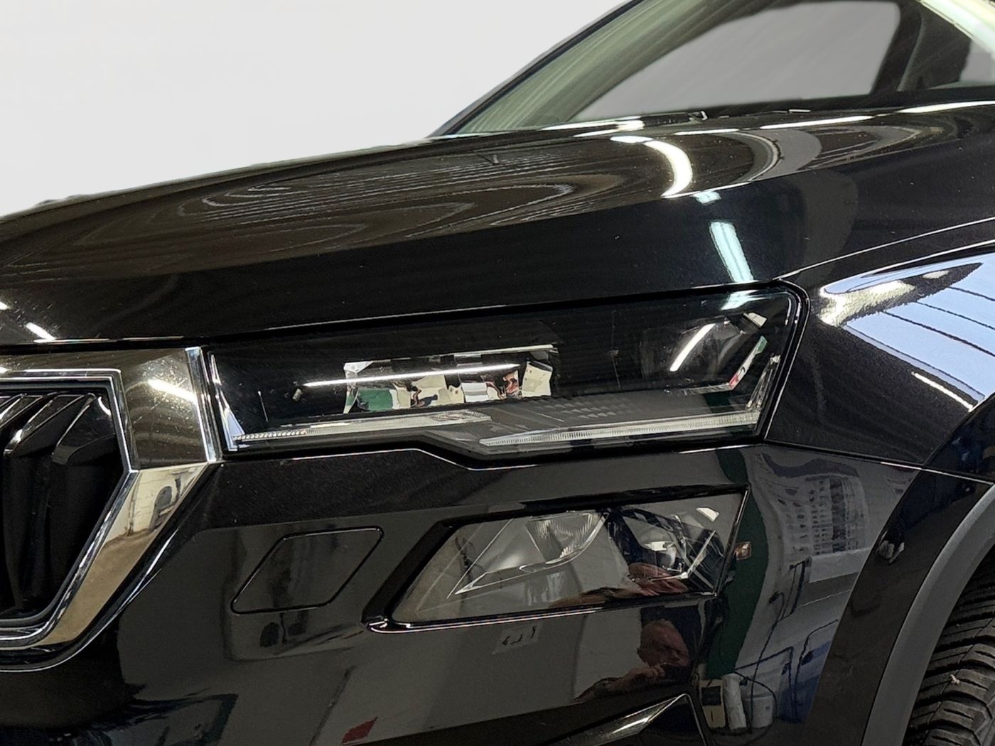 Škoda Karoq Tour 2,0 TDI DSG AHZV Navi RFK KlimaA 4xSHZ Bild 5