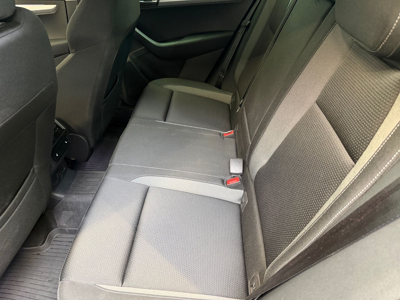 Škoda Karoq Tour 2,0 TDI DSG AHZV Navi RFK KlimaA 4xSHZ Bild 11