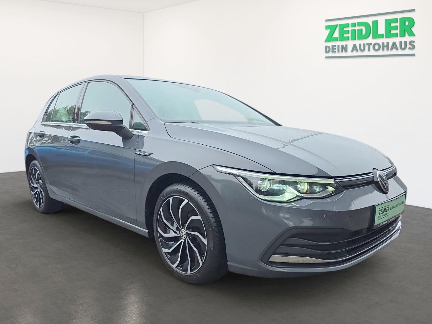 VW Golf VIII 1.5 TSI Style LM Navi Pano SportS. ACC Bild 2