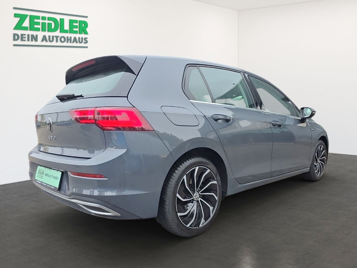 VW Golf VIII 1.5 TSI Style LM Navi Pano SportS. ACC Bild 3