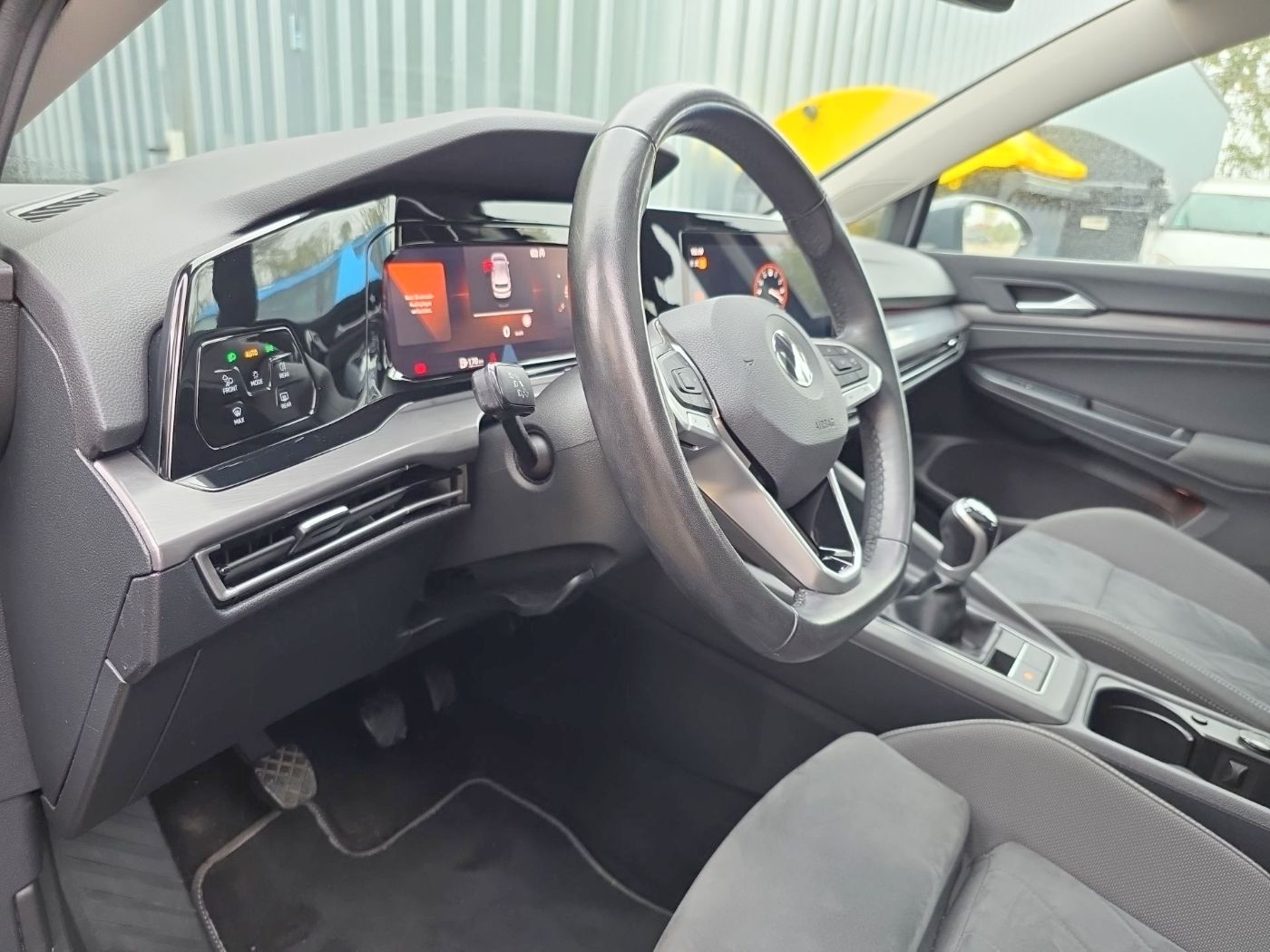 VW Golf VIII 1.5 TSI Style LM Navi Pano SportS. ACC Bild 9