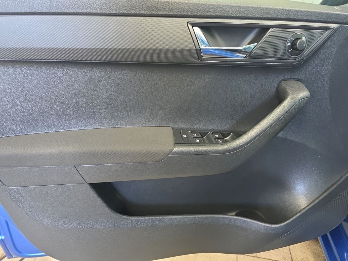 Skoda Fabia Drive Best of 1,0 TSI LM Pano Kam. ACC PDC Bild 8
