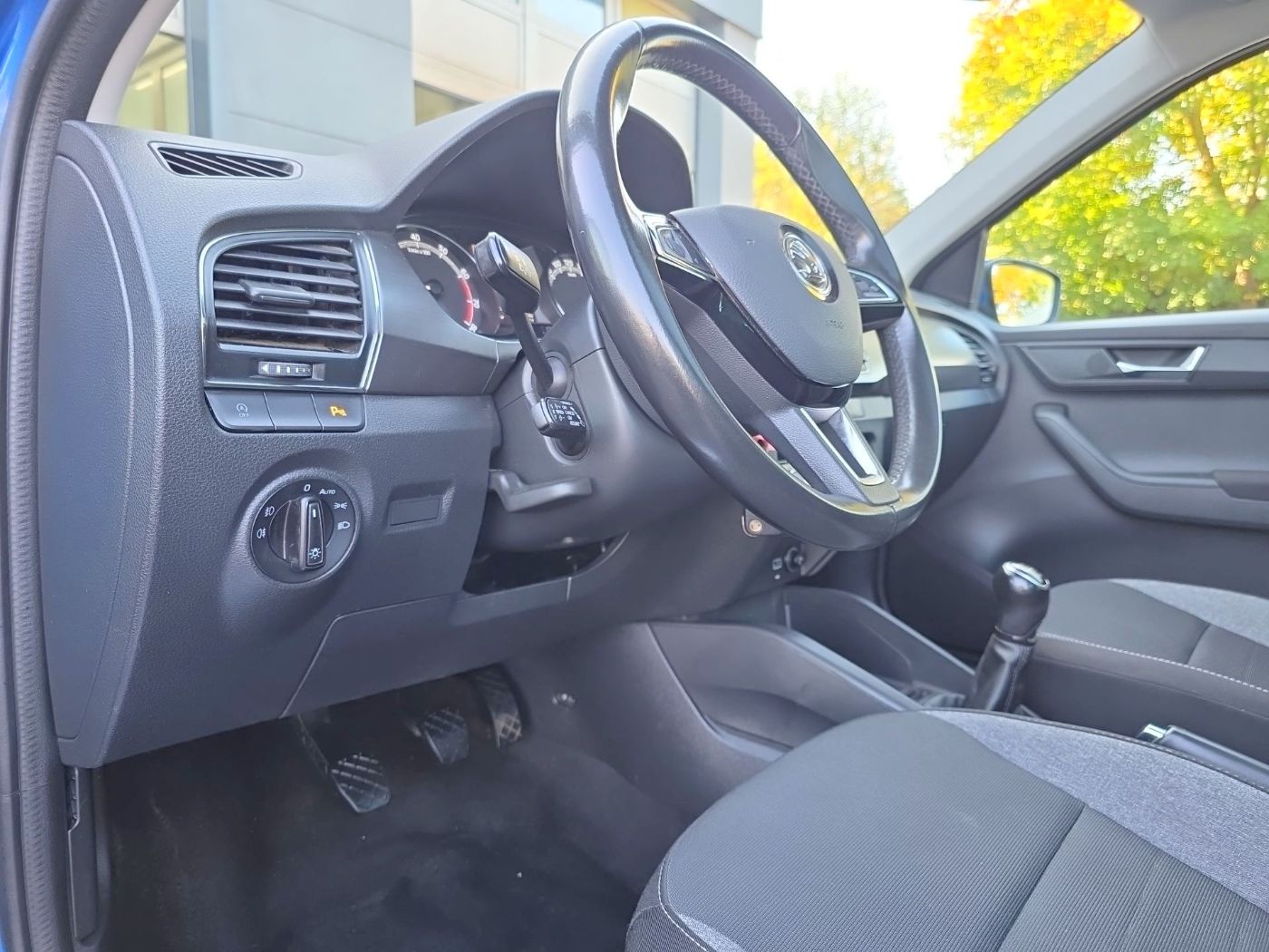 Skoda Fabia Drive Best of 1,0 TSI LM Pano Kam. ACC PDC Bild 9