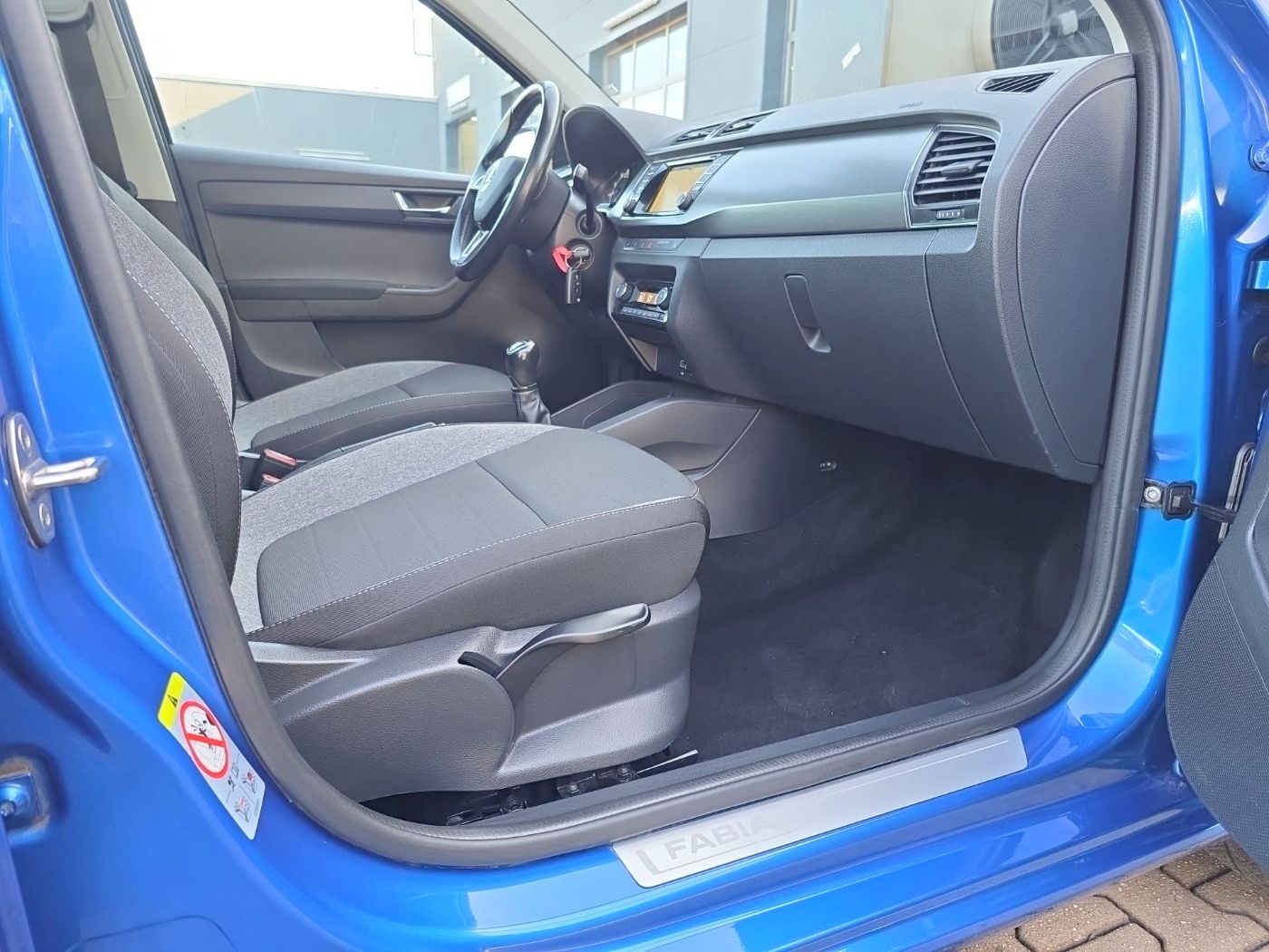Skoda Fabia Drive Best of 1,0 TSI LM Pano Kam. ACC PDC Bild 16