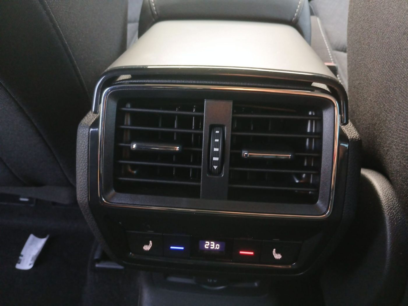 Skoda Karoq Balance 1.5 TSI ACT DSG Navi Kam. 2xKlima Bild 13