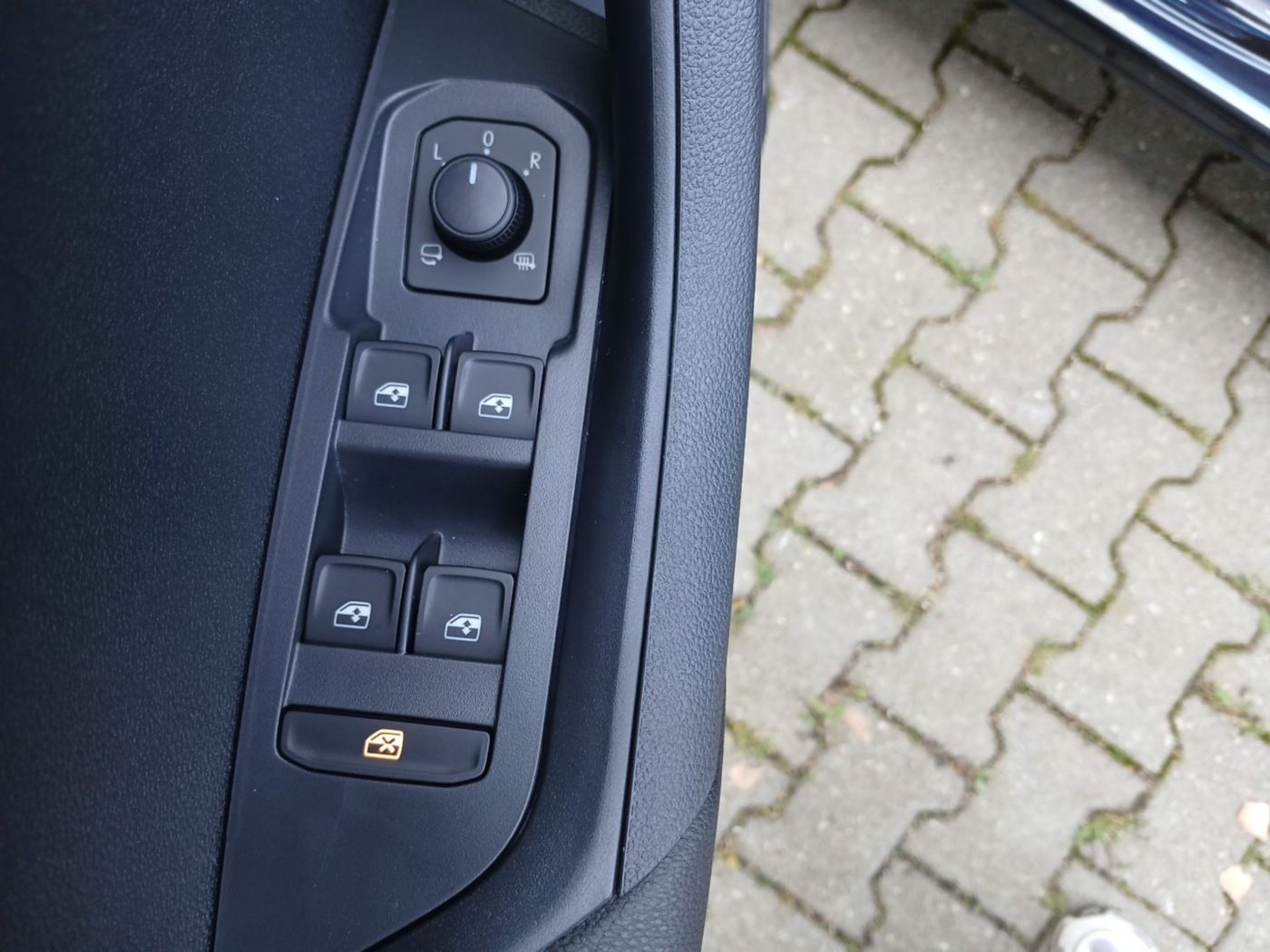 Skoda Karoq 1.5 TSI ACT Balance Navi Kam. 2xKlima AHK Bild 13