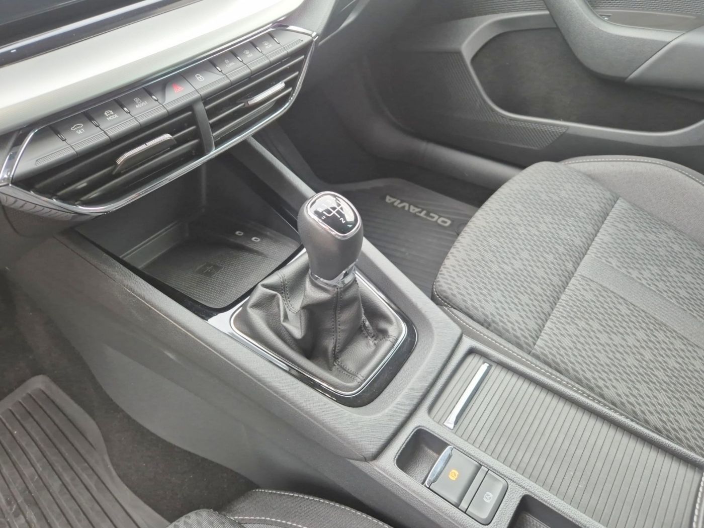 Skoda Octavia Combi 1.5 TSI ACT Style LM Navi 2xKlima Bild 19