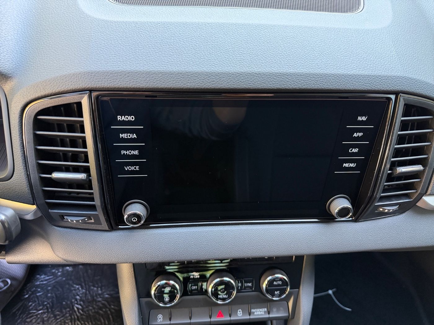 Skoda Karoq Selection 1.5 TSI ACT Navi 2xKlima AHK LED Bild 9