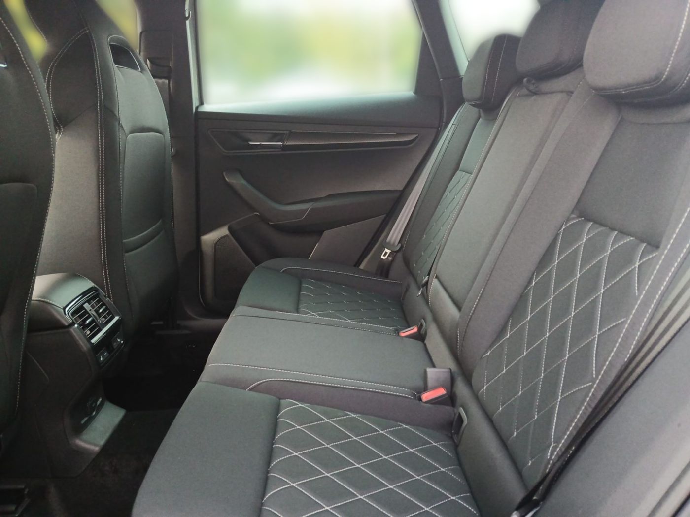 Skoda Karoq Sportline 2.0 TSI 4x4 DSG Navi AHZV Kam. Bild 11