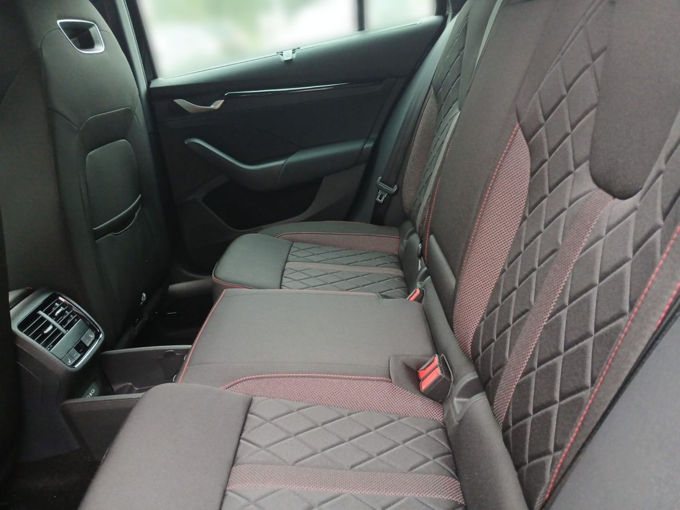 Skoda Octavia Combi 2.0 TSI RS LM Navi SportS. Kam. Bild 11