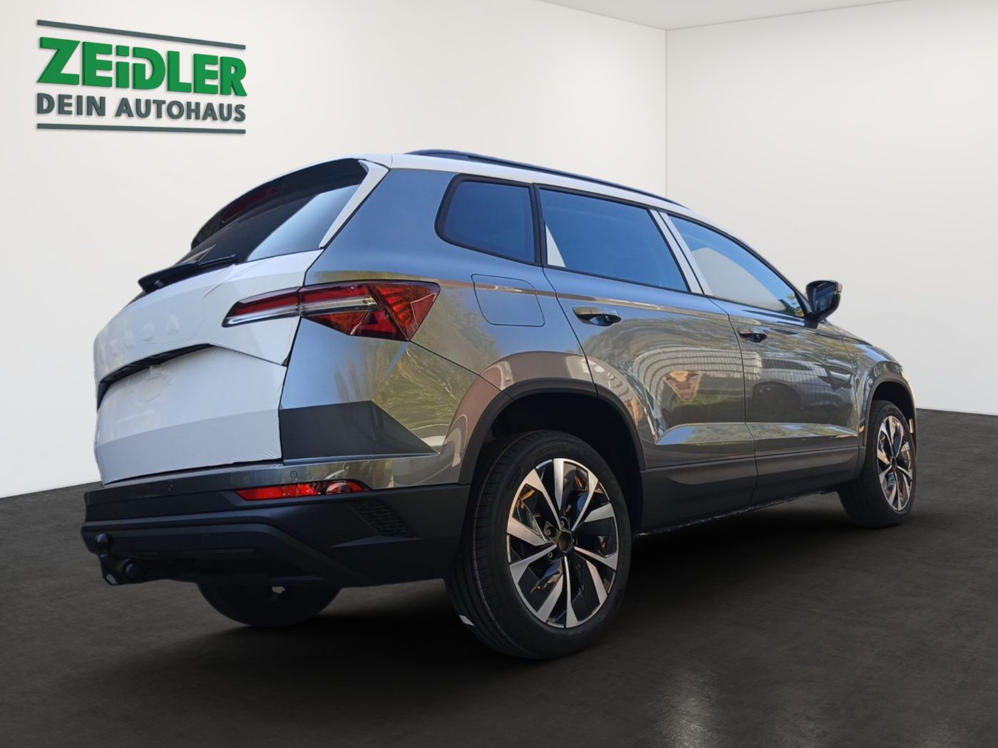 Skoda Karoq Selection 2,0 TDI DSG Navi Kam. 4xSHZ AHK Bild 2