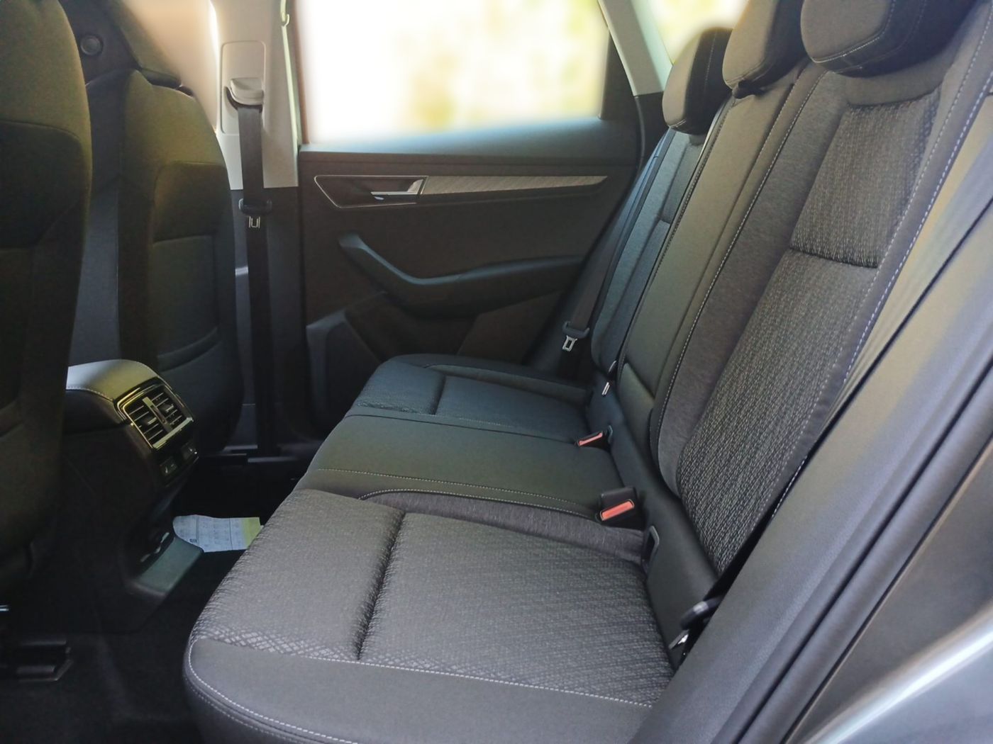 Skoda Karoq Selection 2,0 TDI DSG Navi Kam. 4xSHZ AHK Bild 10