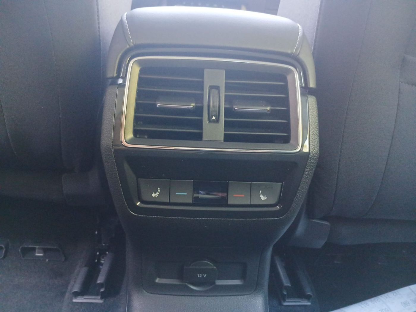 Skoda Karoq Selection 2,0 TDI DSG Navi Kam. 4xSHZ AHK Bild 13