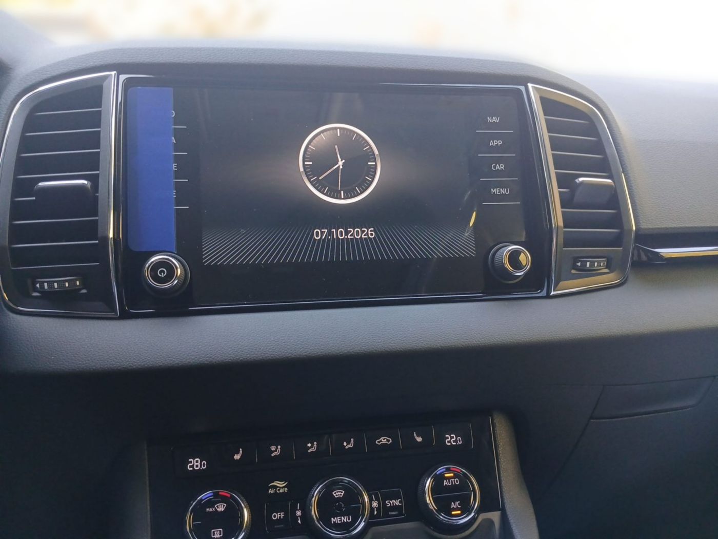 Skoda Karoq Selection 2,0 TDI DSG Navi Kam. 4xSHZ AHK Bild 9