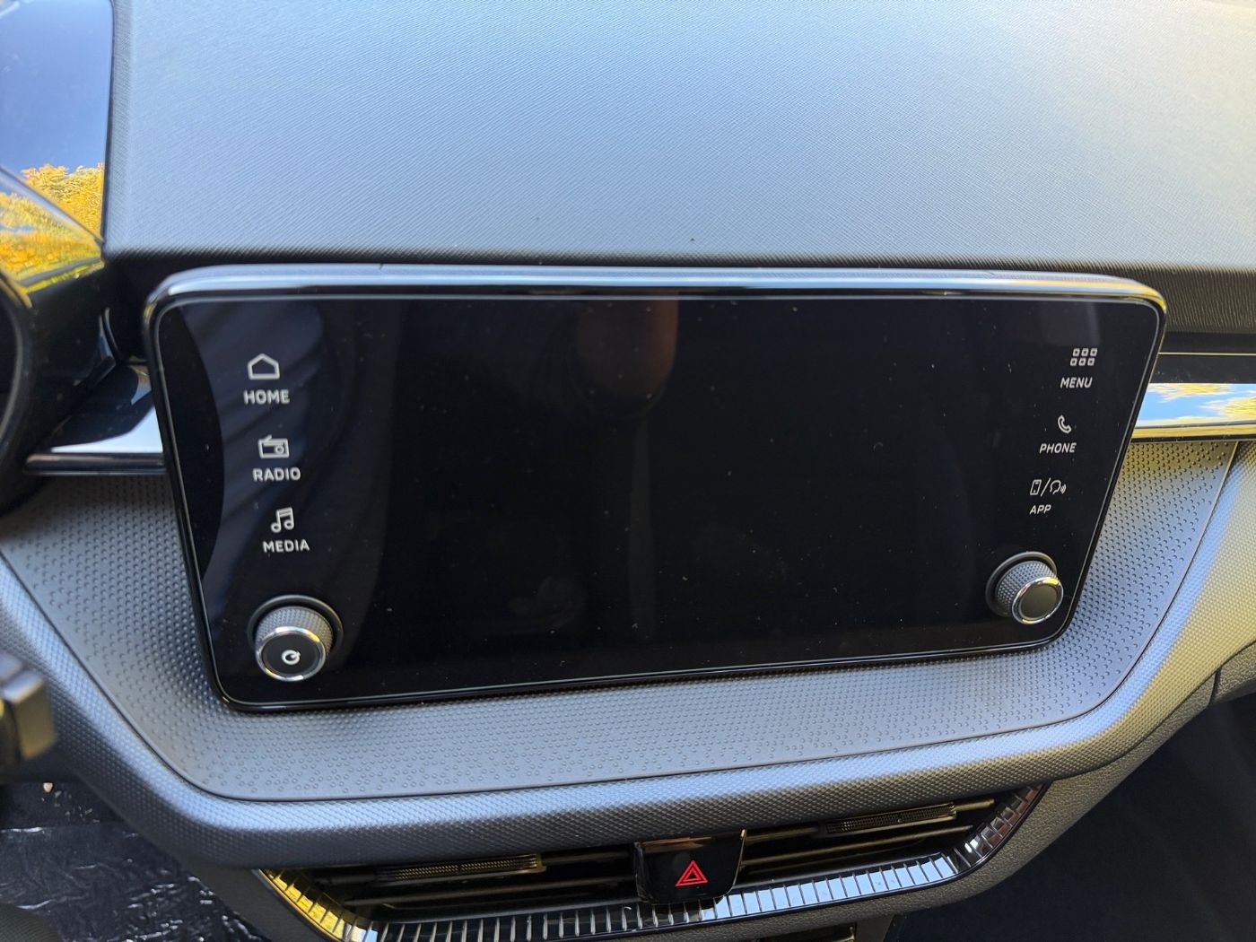 Skoda Fabia 1.0 MPI Essence LED PDC SHZ SpurH Bild 9