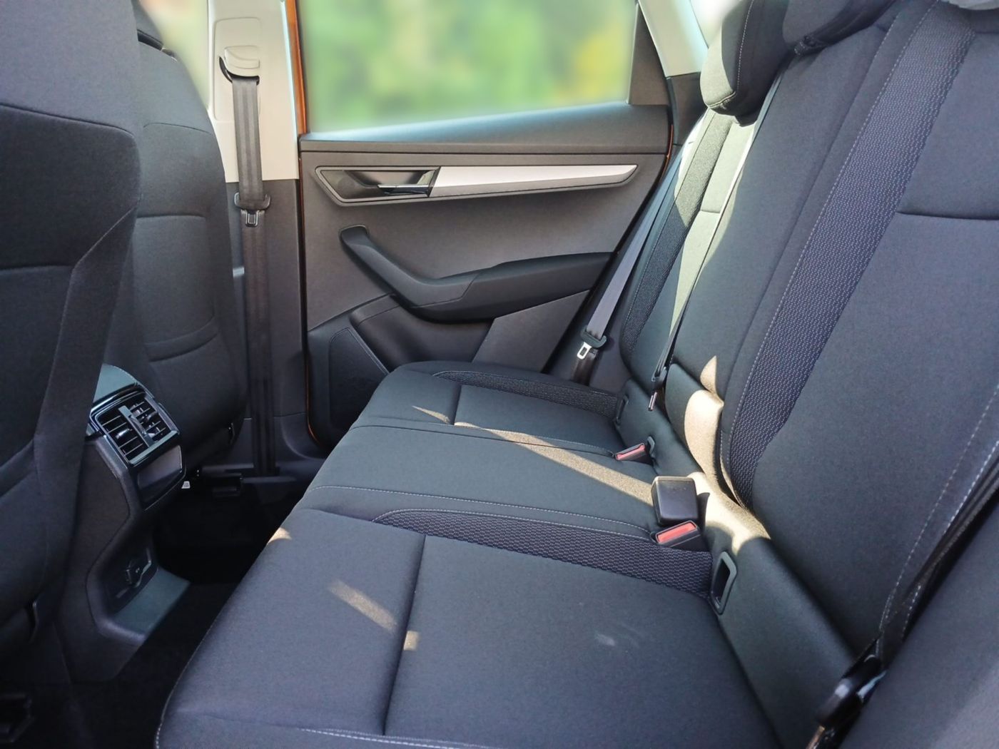Skoda Karoq 1.5 TSI ACT Selection Navi 2xKlima AHK LED Bild 11