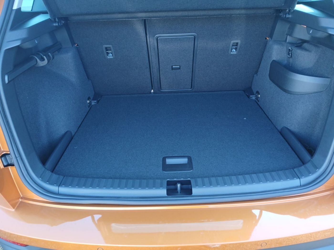 Skoda Karoq 1.5 TSI ACT Selection Navi 2xKlima AHK LED Bild 12