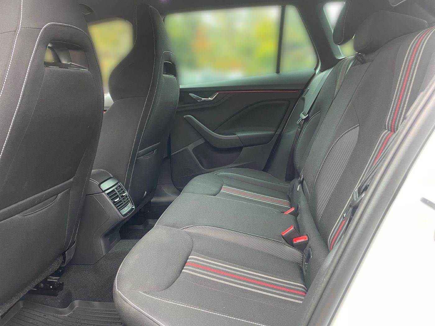 Skoda Kamiq 1.5 TSI Monte Carlo PanoSportS. Kam.LED AHK Bild 11